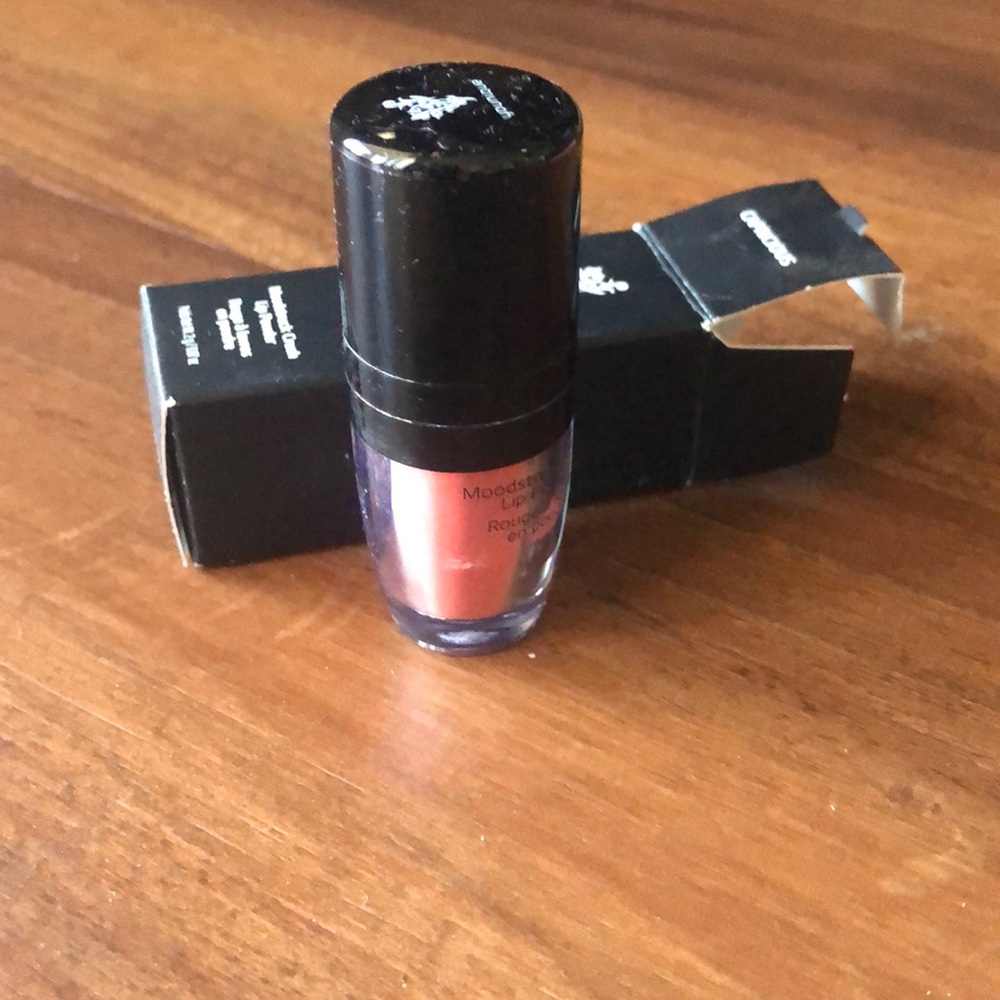 Moonstruck crush lip powder